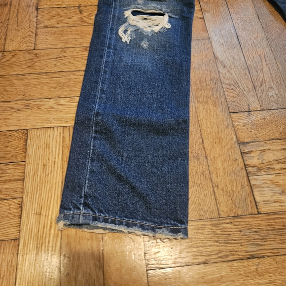 Levis Distressed Blue Jeans - Picture 3 of 14